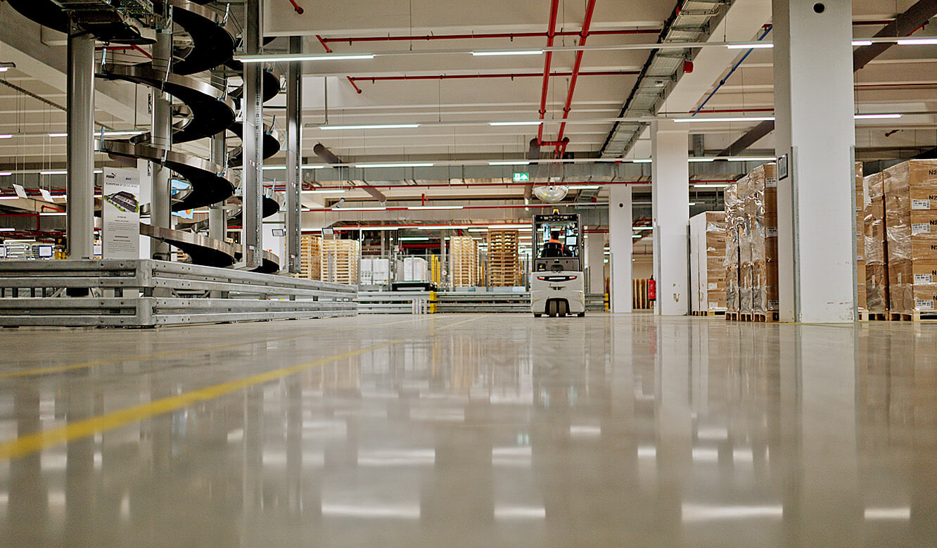 JST Referenz - TGW, BLG, PUMA - Leitstand-Logistikzentrum