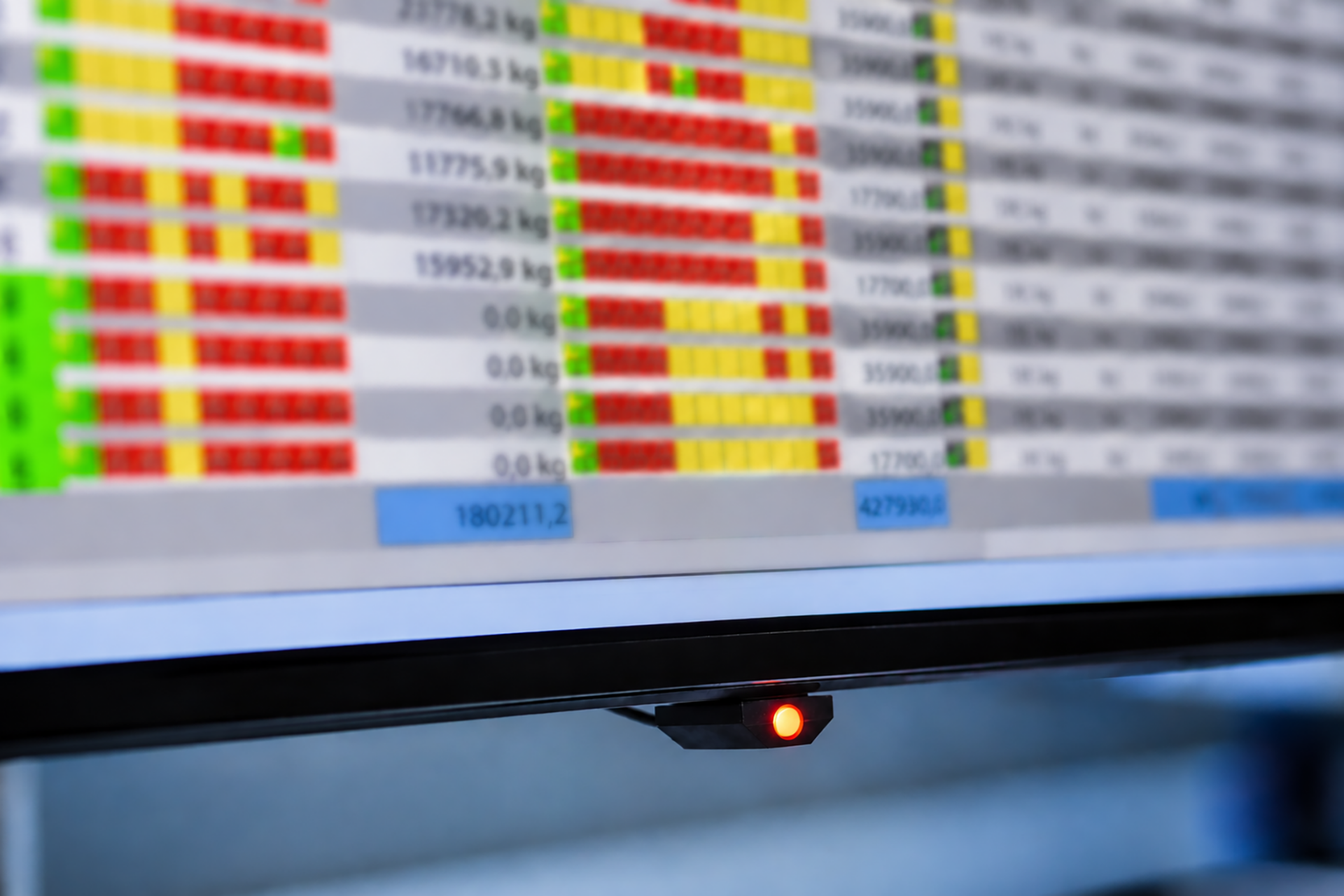 Cursor Tracking mit LED-Anzeige auf einem Industrie-Display am Kontrollraum-Arbeitsplatz von JST.